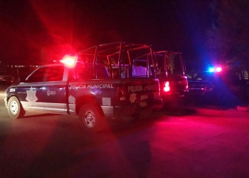 Detienen a residente americana por disparar en casa de sus padres