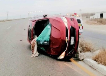 Mujer dormita al volante y vuelca sobre la carretera 57