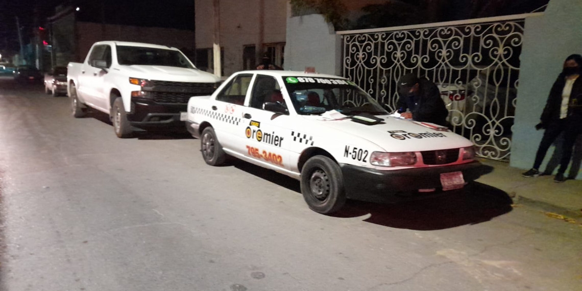 Taxista trabajaba como pollero
