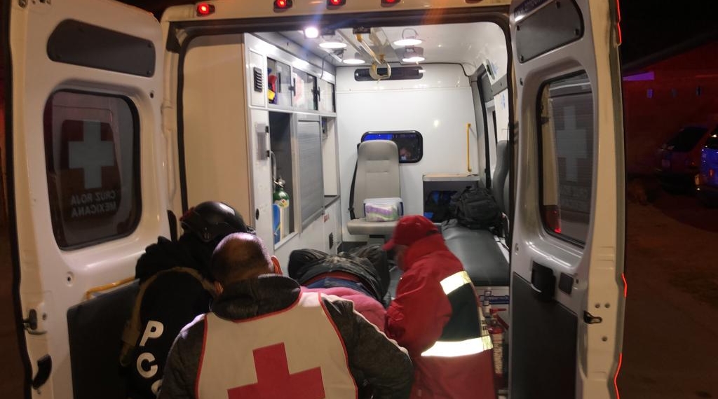 Persecución termina en volcadura y con dos detenidos