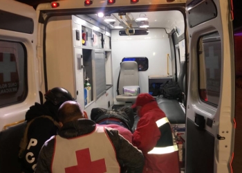 Persecución termina en volcadura y con dos detenidos