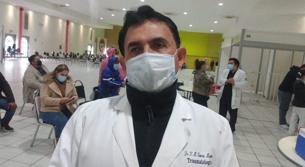 Persecución termina en volcadura y con dos detenidos