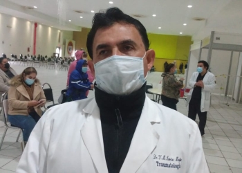 Persecución termina en volcadura y con dos detenidos