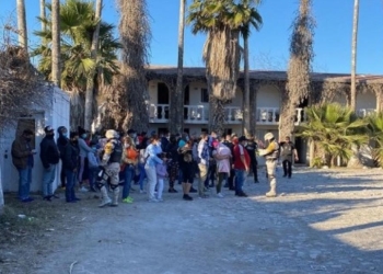 Clausuran hotel donde había 108 migrantes extranjeros