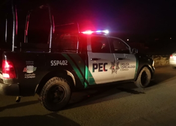 Distribuidor de droga amenaza con arma de fuego a policías