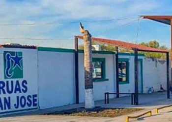 Detienen a dos con 100 dosis de cristal; los investigan por varios robos