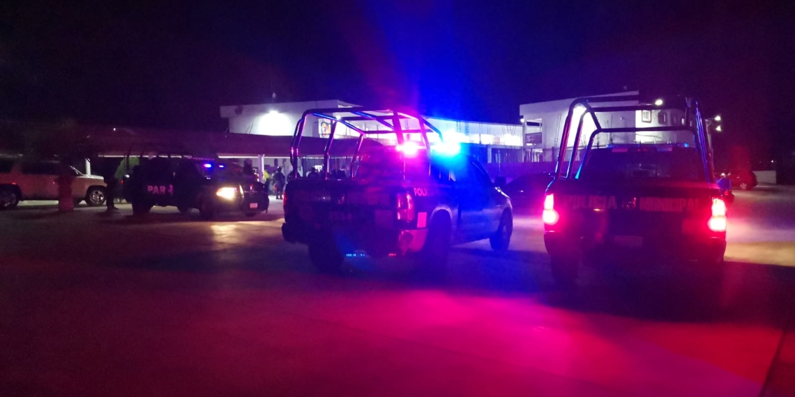 Pelean mujeres en fila para pruebas COVID-19 en la clínica 79