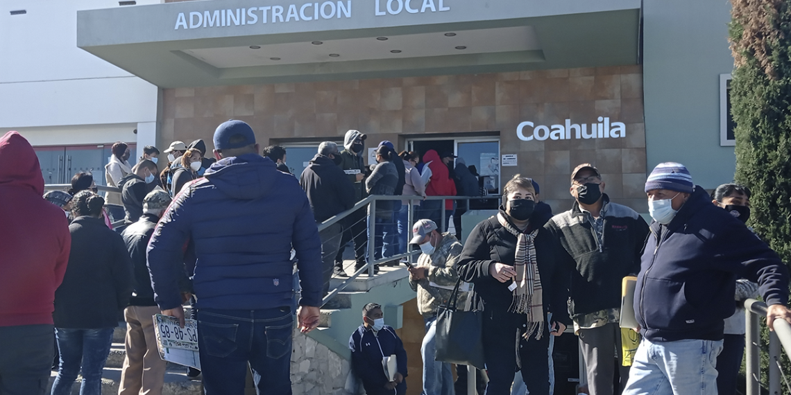 Saturan pago de derechos vehiculares y nuevas placas