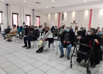 Entregan tarjetas a adultos mayores de 65 años