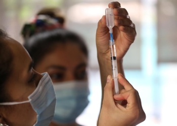 Autoriza CBP el cruce de niños mexicanos para recibir vacuna