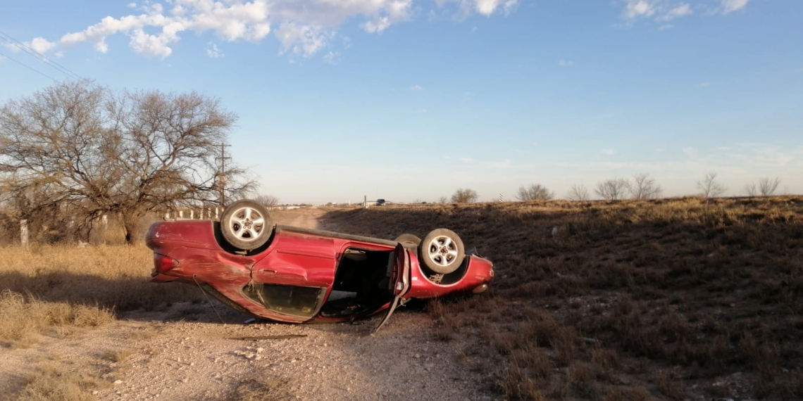 Se registra volcadura sobre la carretera federal 2 y abandonan vehículo
