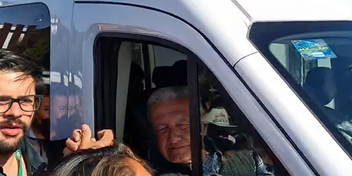 AMLO se reúne con militares que toman control de aduana