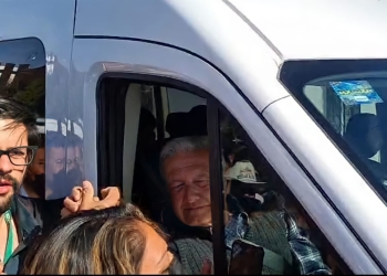 AMLO se reúne con militares que toman control de aduana