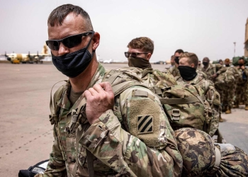 Alista ejército de Estados Unidos bajas para soldados que rechacen vacuna anticovid