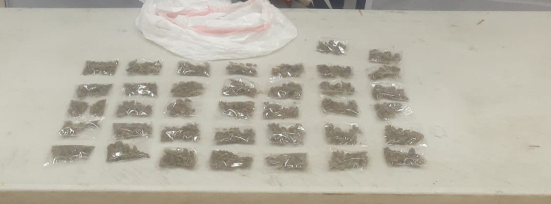 Lo detienen con 37 envoltorios de marihuana