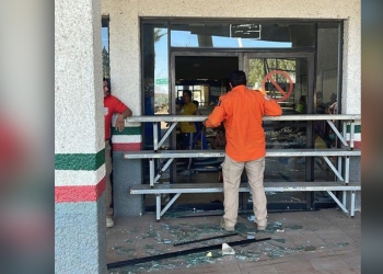 Se amotinan migrantes y logran escapar del INM