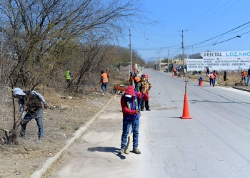 Cuadrillas realizan limpieza en Acuña