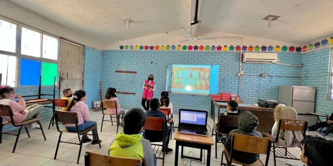 Imparten pláticas en escuelas de la importancia de la higiene bucal