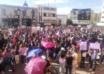 Se pinta de morado  el centro de Saltillo