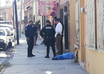 Muere adulto mayor en la vía pública