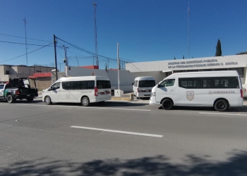 Aseguran a 75 migrantes extranjeros y detienen a 2 presuntos polleros