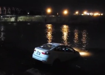 Discute con su esposo y se avienta al Río Bravo con todo y carro