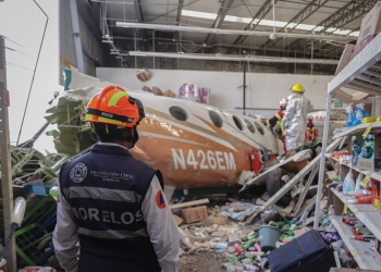 Mueren al menos tres personas tras accidente de avioneta en Temixco, Morelos