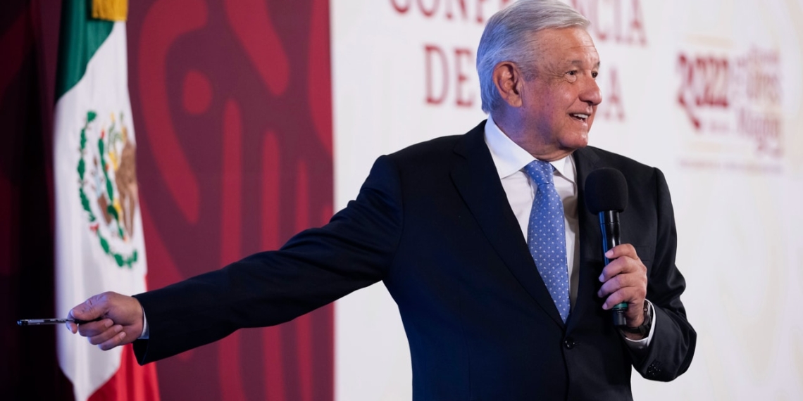 AMLO va también por reducción de plurinominales con reforma electoral
