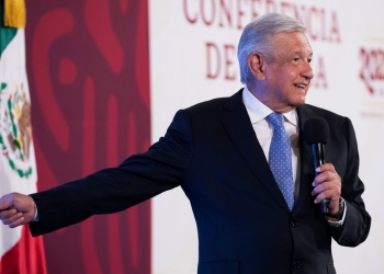 AMLO va también por reducción de plurinominales con reforma electoral