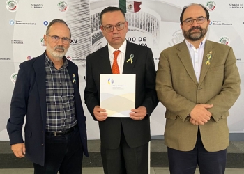 Entregan carta de Legisladores Ucranianos donde solicitan armas a México