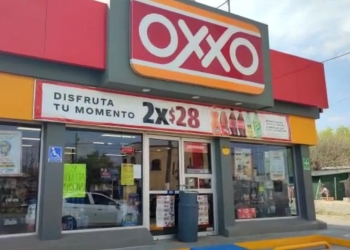 En plena mañana atacan tienda de conveniencia