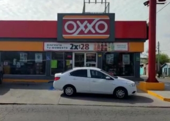 Presentan denuncia por robo violento en OXXO