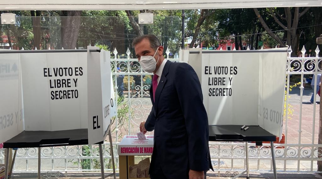 Lorenzo Córdova vota en consulta de Revocación de Mandato