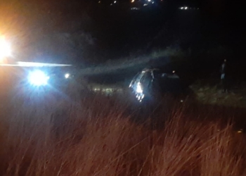 Muere menor en volcadura