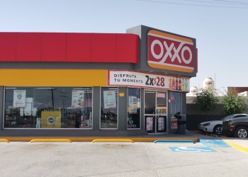 Atraca OXXO con tijeras y se lleva 10 mil pesos