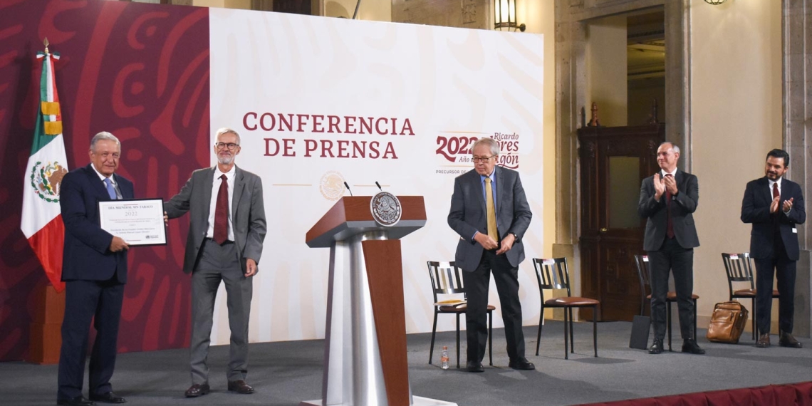 Premia la OMS al presidente López Obrador