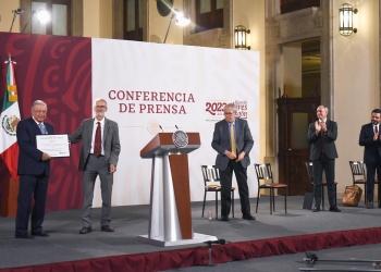 Premia la OMS al presidente López Obrador