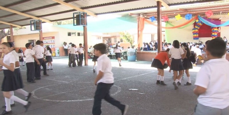 Imparten Clases Presenciales en extremas condiciones
