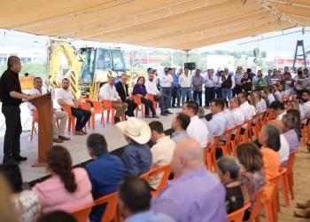Colocan Primera Piedra de Walmart