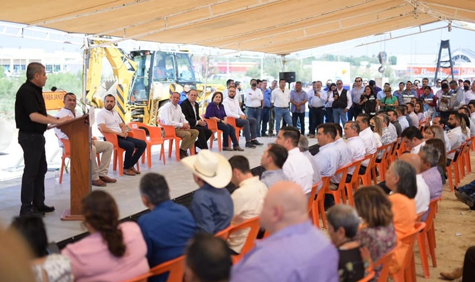 Colocan Primera Piedra de Walmart