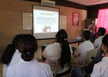 Imparten pláticas de prevención de embarazo en adolescentes
