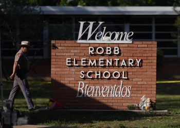 Suspenden a jefe de policía en Uvalde tras masacre en primaria de Texas