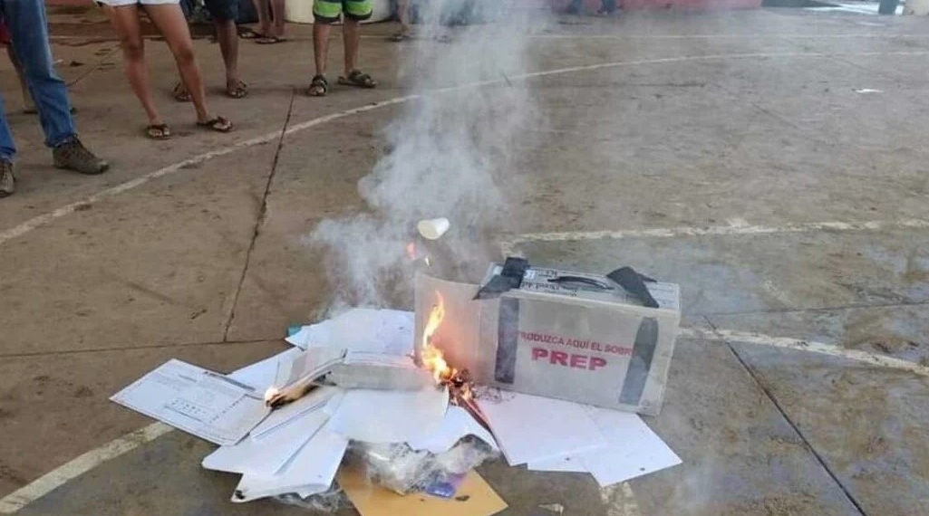 Queman paquetería electoral en Copalita, Oaxaca