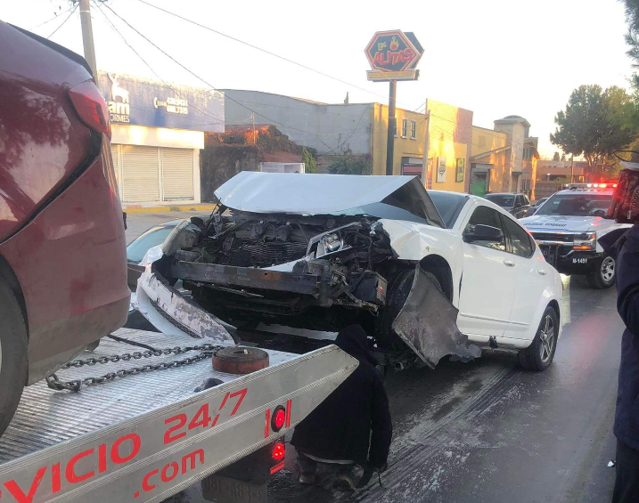 Borracho choca, lesiona gente ¿y la autoridad sin hacer nada?
