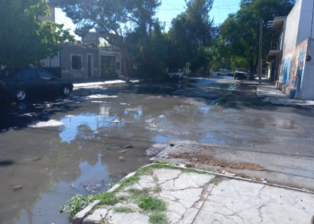 Y aquí, el agua tirándose