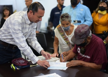 Entregan póliza a contribuyentes cumplidos