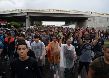 Caravana de 15,000 migrantes sale de Chiapas rumbo a Estados Unidos