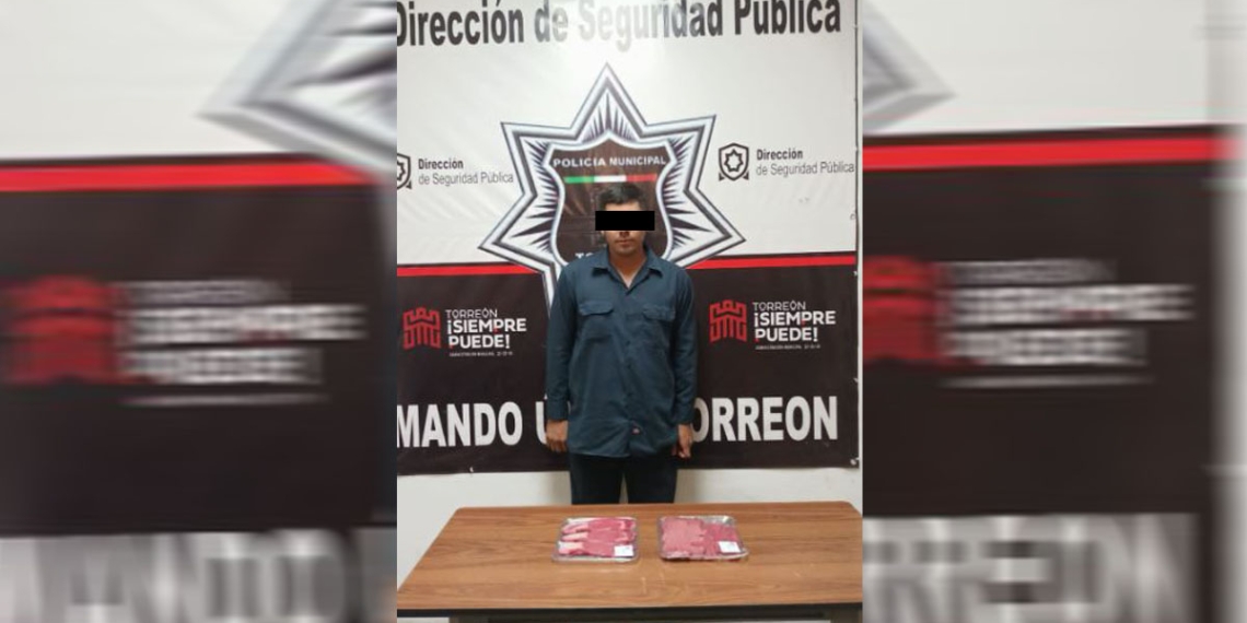 Detienen a joven con paquetes de carne para asar en Torreón