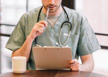 Queda vacío el 65% de vacantes para médicos especialistas