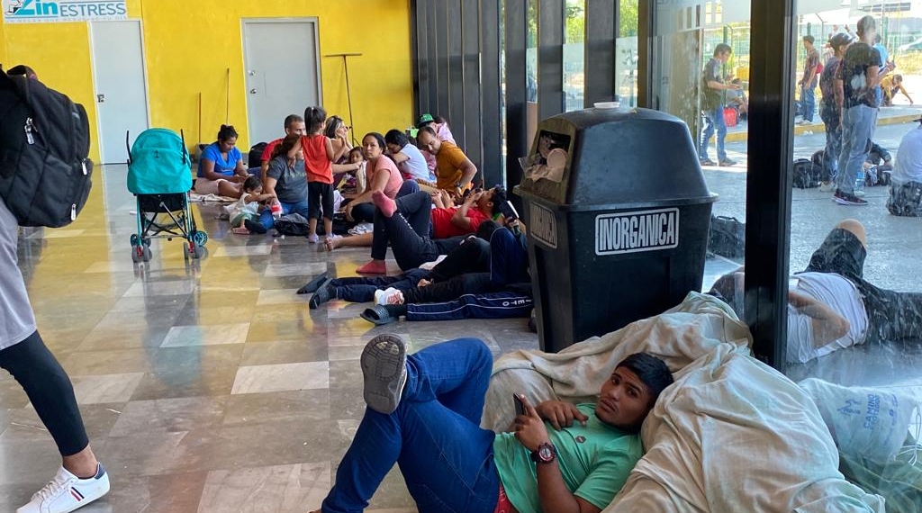 Saturan Central de Autobuses más de mil migrantes